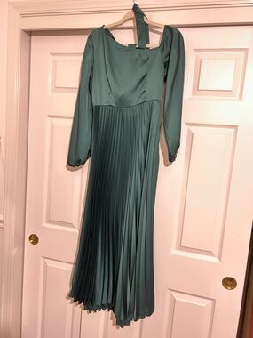 Elegant Pleated Long Sleeve Green Midi Dress